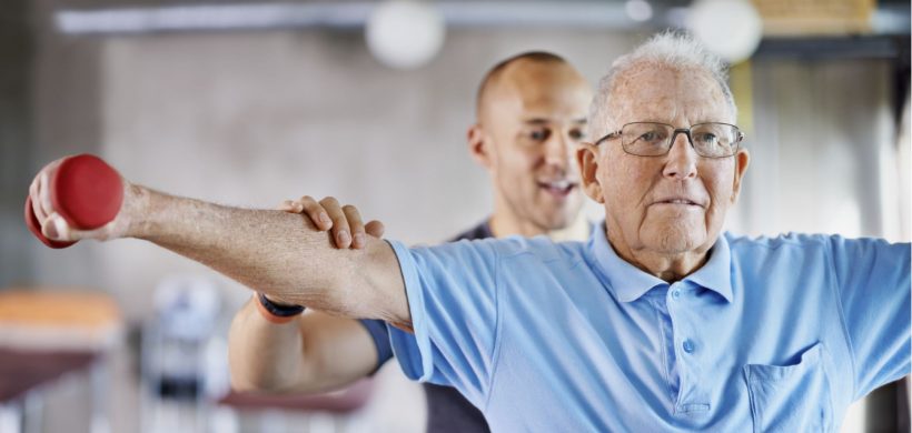 Estrategias para promover la movilidad, la actividad física y prevenir caídas en personas con demencia