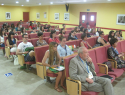 Participantes en el Curso de Verano en el Salón de Actos del Creer