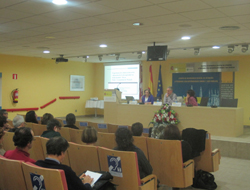 Ponencia de Pilar Sánchez-Porro a los asistentes en el Salón de Actos