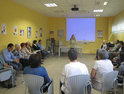 Participantes en el Encuentro de Huntington en un taller