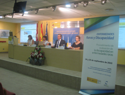 Inauguración de la primera edición del curso por Aitor Aparicio, Director del Creer e Isabel Herranz Donoso, Subdirectora General de Planificación, Ordenación y Evaluación del Imserso