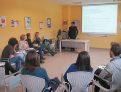 El Dr. Yerko Ivanovic en su charla a los participantes en el Encuentro