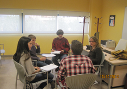 Grupo de jóvenes en taller