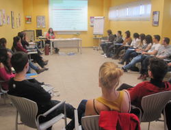 Participantes en la charla sobre Sistemas Alternativos y Aumentativos de Comunicación