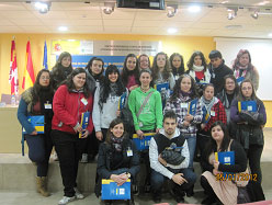 Alumnos del IES Ordoño II de León el la visita al Centro