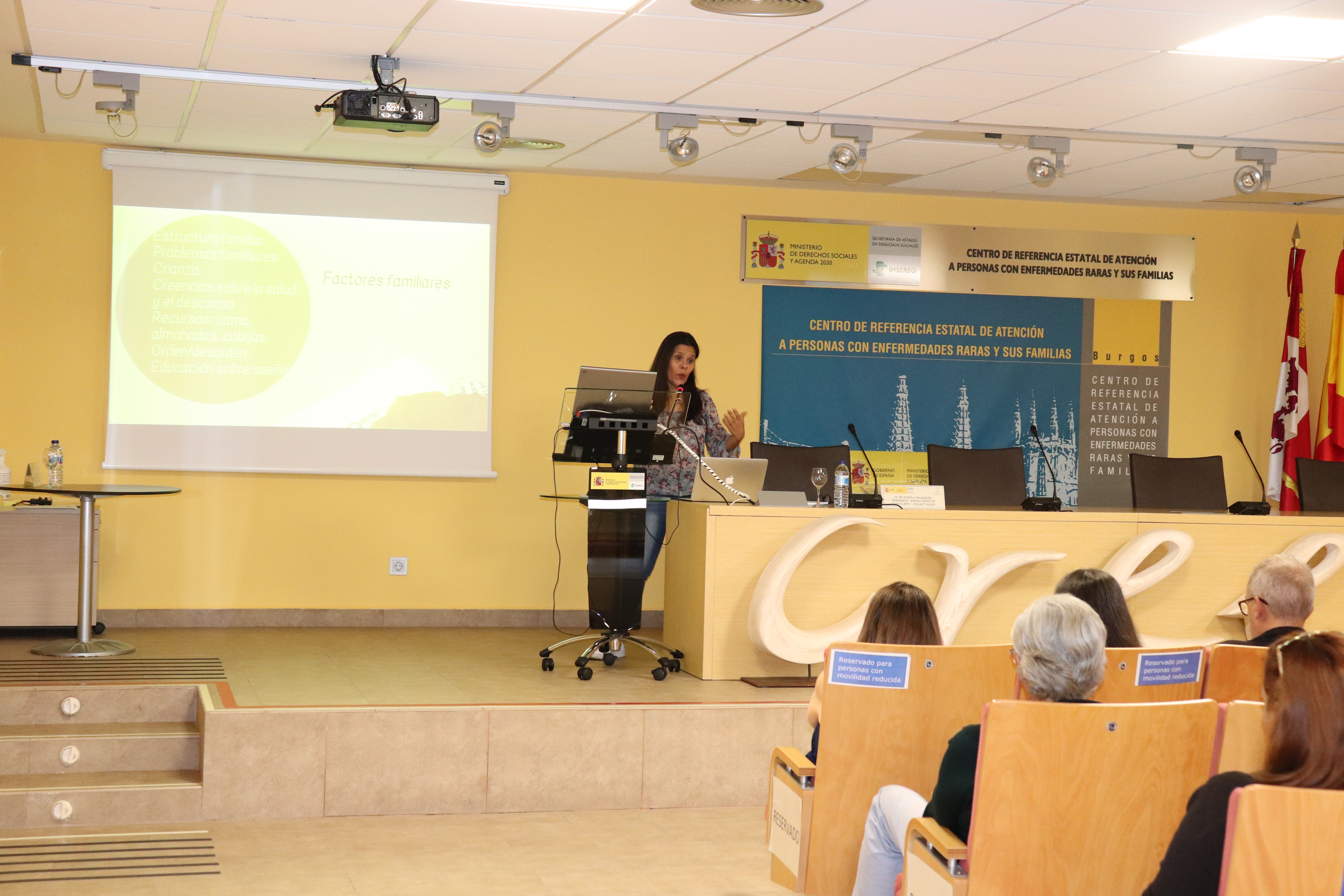 Charla “Factores que interfieren el sueño y qué puedes hacer para cambiarlos”, por la periodista Mª Angela Velásquez.