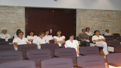 Asistentes a la charla en el Hospital Santos Reyes de Aranda de Duero