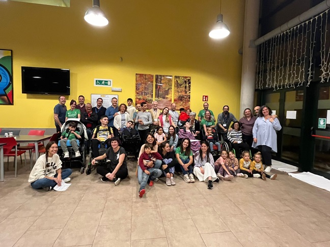 Foto de familia en la cafetería del Creer.