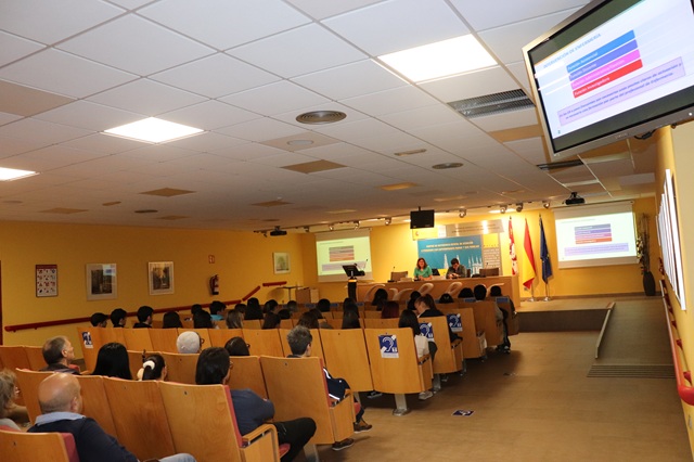 Alumnos de 3º curso del Grado de Enfermería, de la asignatura Enfermedades Raras de la Universidad de Burgos, en el salón de actos del Creer.