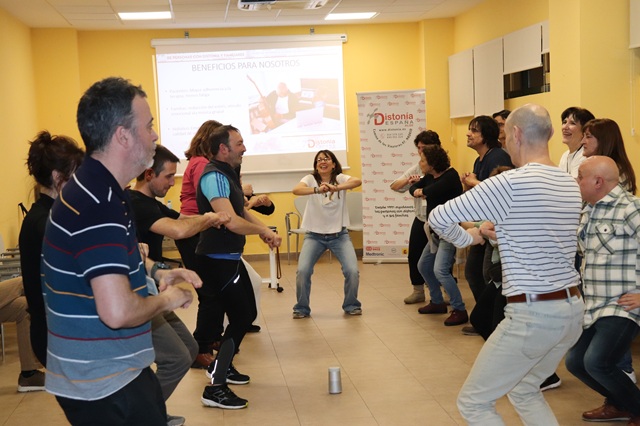 Participantes en el taller de musicoterapia.