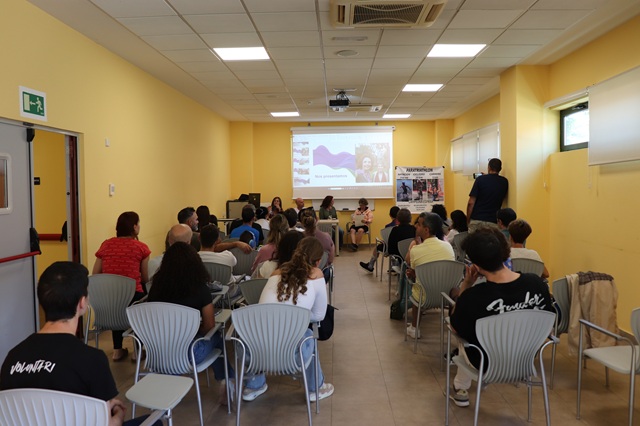 Las familias charlan por videoconferencia con la presidenta de la Fundación Americana del Síndrome Potocki-Lupski.