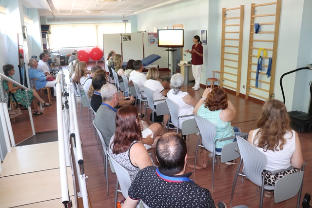 Taller 'Aportación de la fisioterapia en las recuperaciones de este tipo de patologías', impartido por Sonia Fernández, fisioterapeuta del Creer.