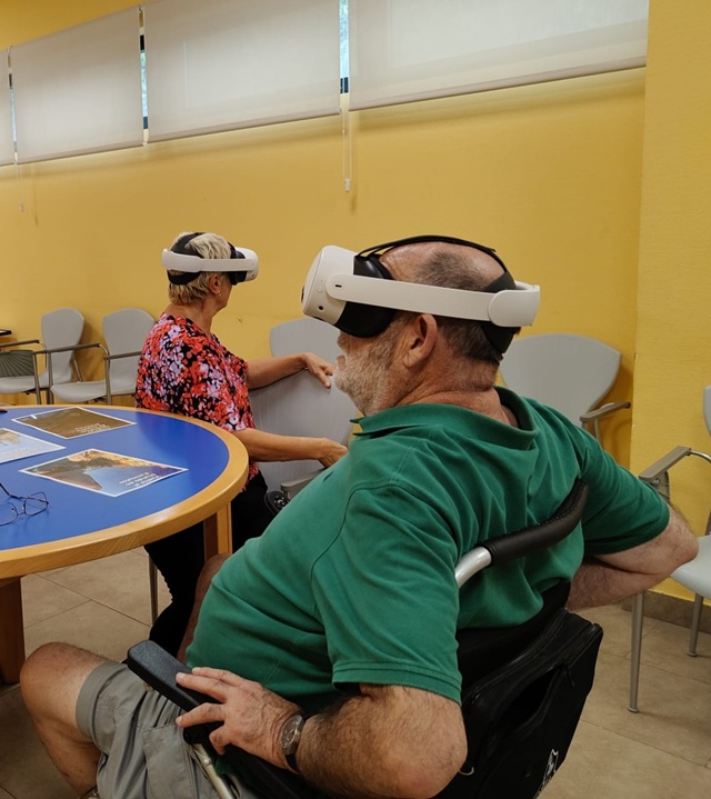 Participantes en la experiencia inmersiva de realidad virtual.